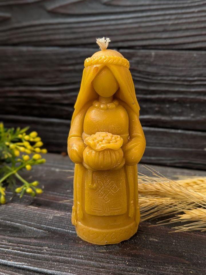 Свеча восковая Берегиня с деньгами