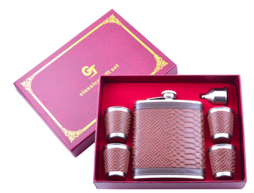 Подарочный набор с Флягой на 530 мл лейкой и 4 стаканчиками