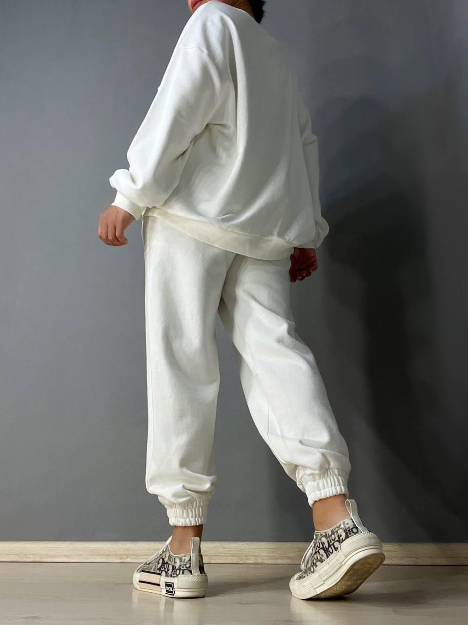 Костюм женский Quzen 470-471 свитшот и джогеры на резинке оверсайз M Белый (27082970) - фото 2 Костюм женский Quzen 470-471 свитшот и джогеры на резинке оверсайз M Белый (27082970) - фото 2