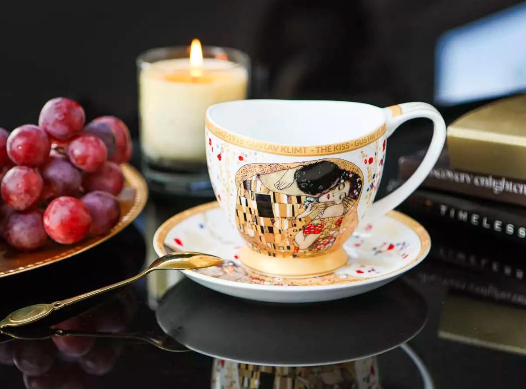 Чашка фарфоровая с блюдцем Carmani Г. Климт Поцелуй белый фон 350 мл (532-3052) - фото 8 Чашка фарфоровая с блюдцем Carmani Г. Климт Поцелуй белый фон 350 мл (532-3052) - фото 8