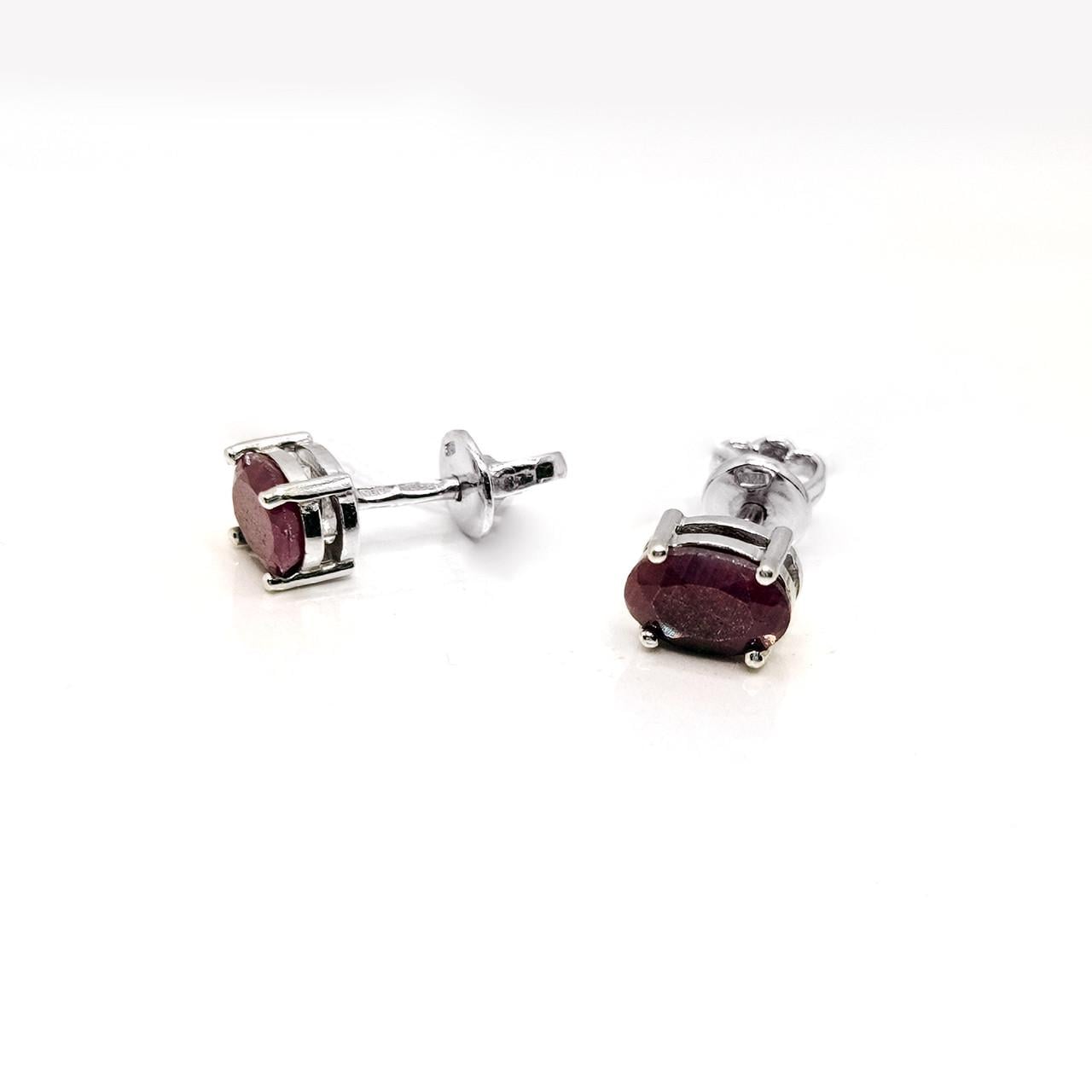 Серьги винтики Овал серебро 925° 1,95 г натуральные рубины (2139/1н)