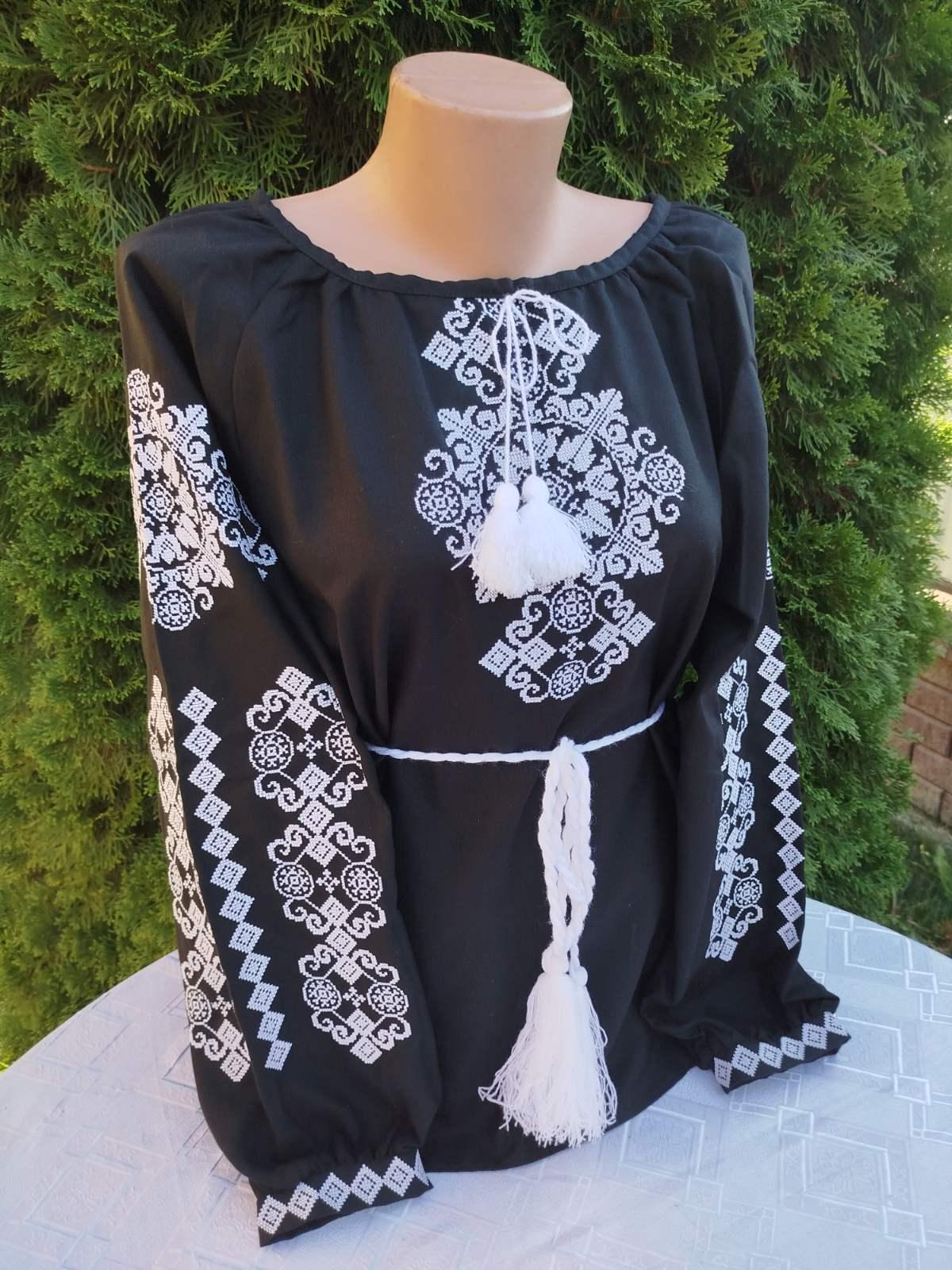 Вишиванка жіноча Королівський узір р. 46 Чорний/Білий (1996412220)