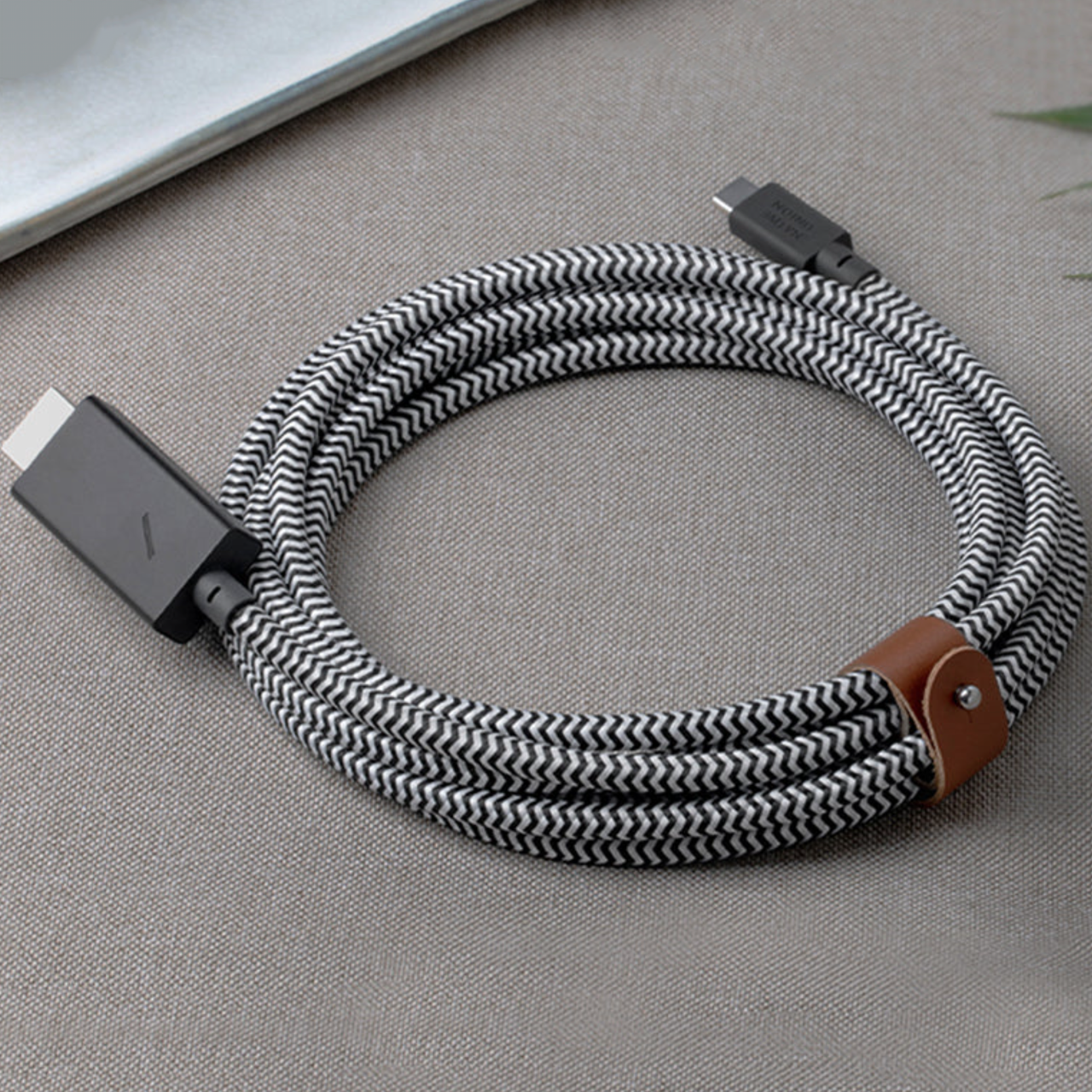 Кабель-адаптер Native Union Belt Cable 3m USB-C to HDMI, Zebra (BELT-C-HDMI-ZEB-3) - фото 5 Кабель-адаптер Native Union Belt Cable 3m USB-C to HDMI, Zebra (BELT-C-HDMI-ZEB-3) - фото 5