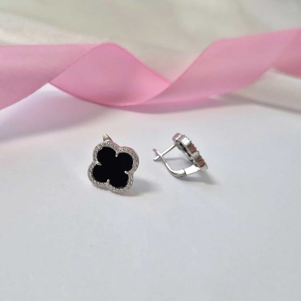 Серебряные серьги клевер с черным ониксом родованное 4,25 г (2414р)