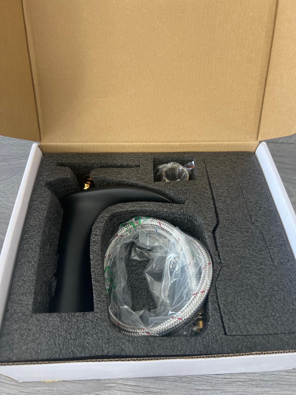 Смеситель Mexen Lyra MEX-745300-75 низкий для умывальника Черный/Золотой - фото 5 Смеситель Mexen Lyra MEX-745300-75 низкий для умывальника Черный/Золотой - фото 5