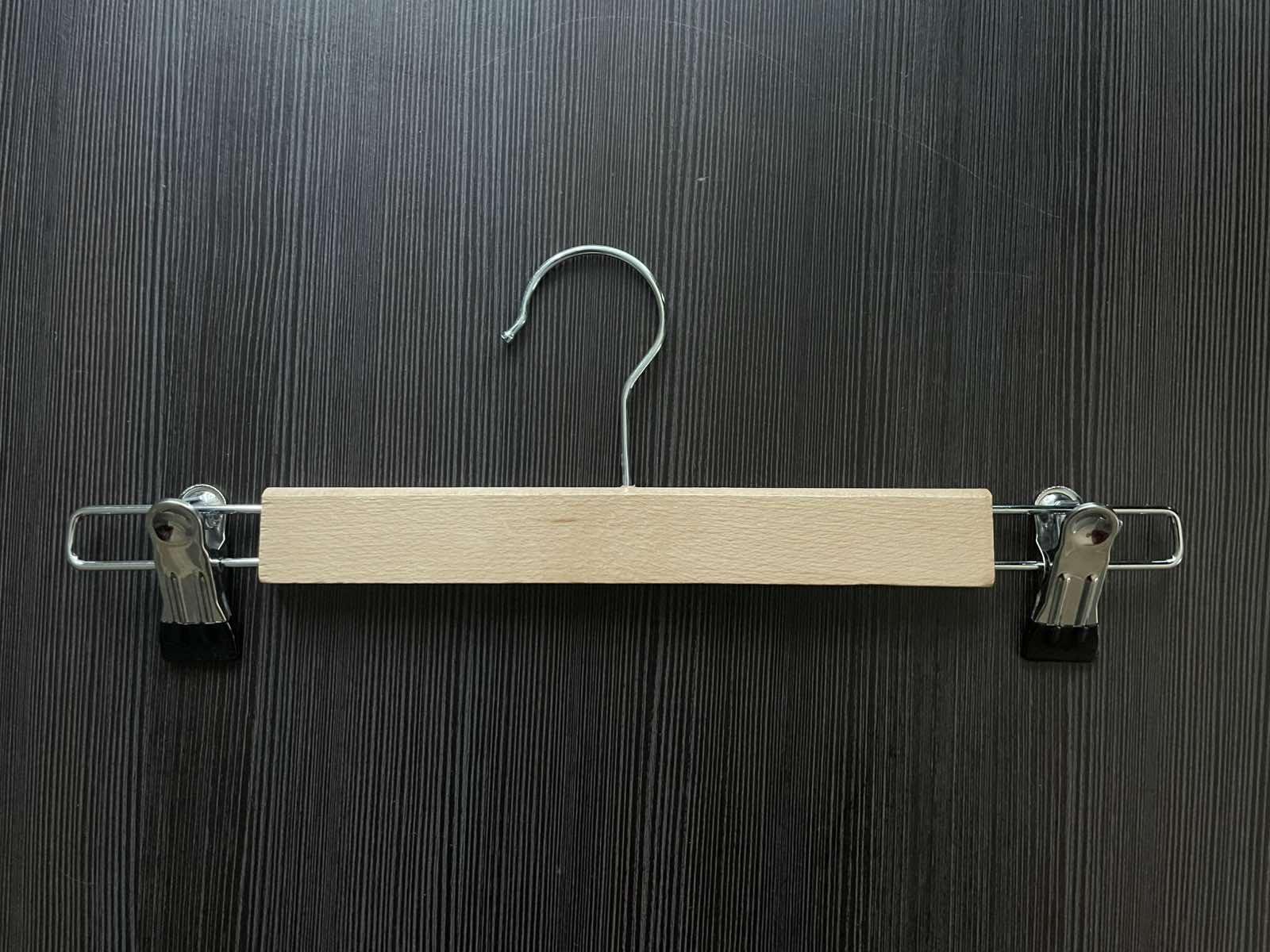 Вішалка ІВА з прищіпками для спідниць та штанів з лакованою дерев'яною вставкою 33 см - фото 4 Вішалка ІВА з прищіпками для спідниць та штанів з лакованою дерев'яною вставкою 33 см - фото 4