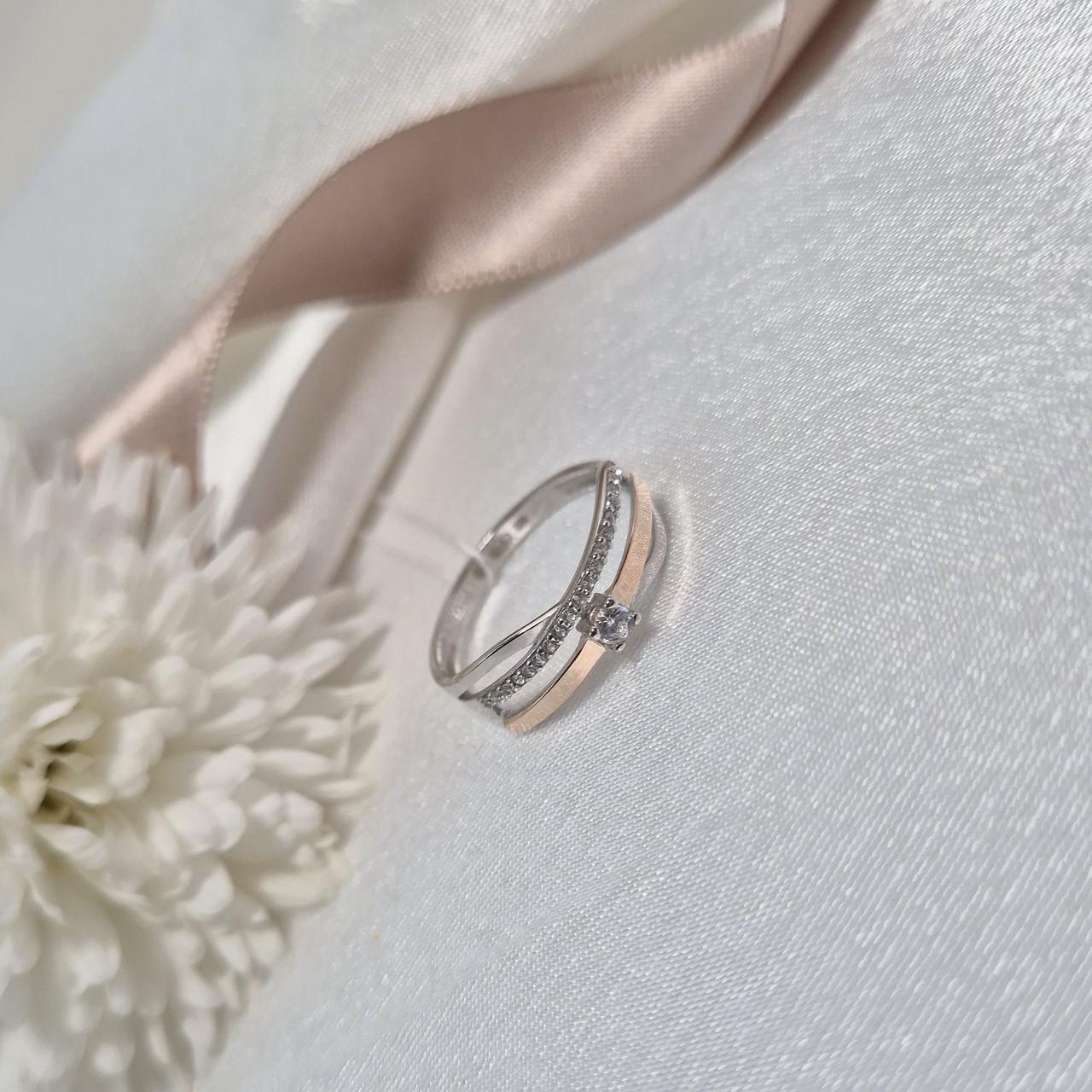 Каблучка із золотою пластиною з білими каменями срібло 925 проби золото 375 1,48 г р. 18,0 (1682к) - фото 5 Каблучка із золотою пластиною з білими каменями срібло 925 проби золото 375 1,48 г р. 18,0 (1682к) - фото 5