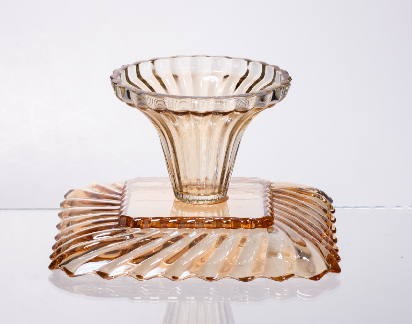 Тортовница из толстого стекла на ножке квадратная 16х16х9 см Коричневый (64486-18) - фото 3 Тортовница из толстого стекла на ножке квадратная 16х16х9 см Коричневый (64486-18) - фото 3