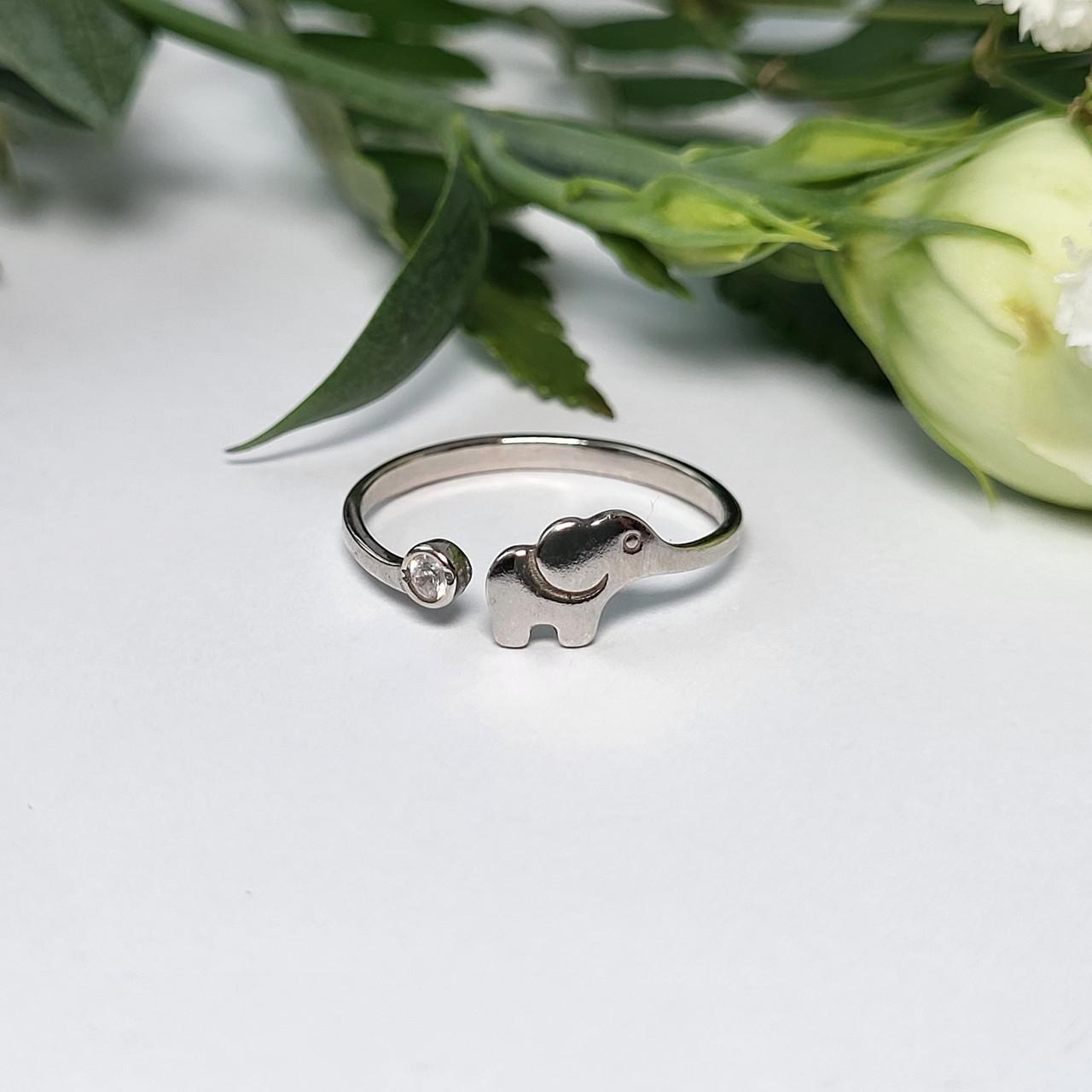 Кольцо серебряное женское Слоник с белым камнями р. 16-17 925 пробы 0,96 г (81739б)