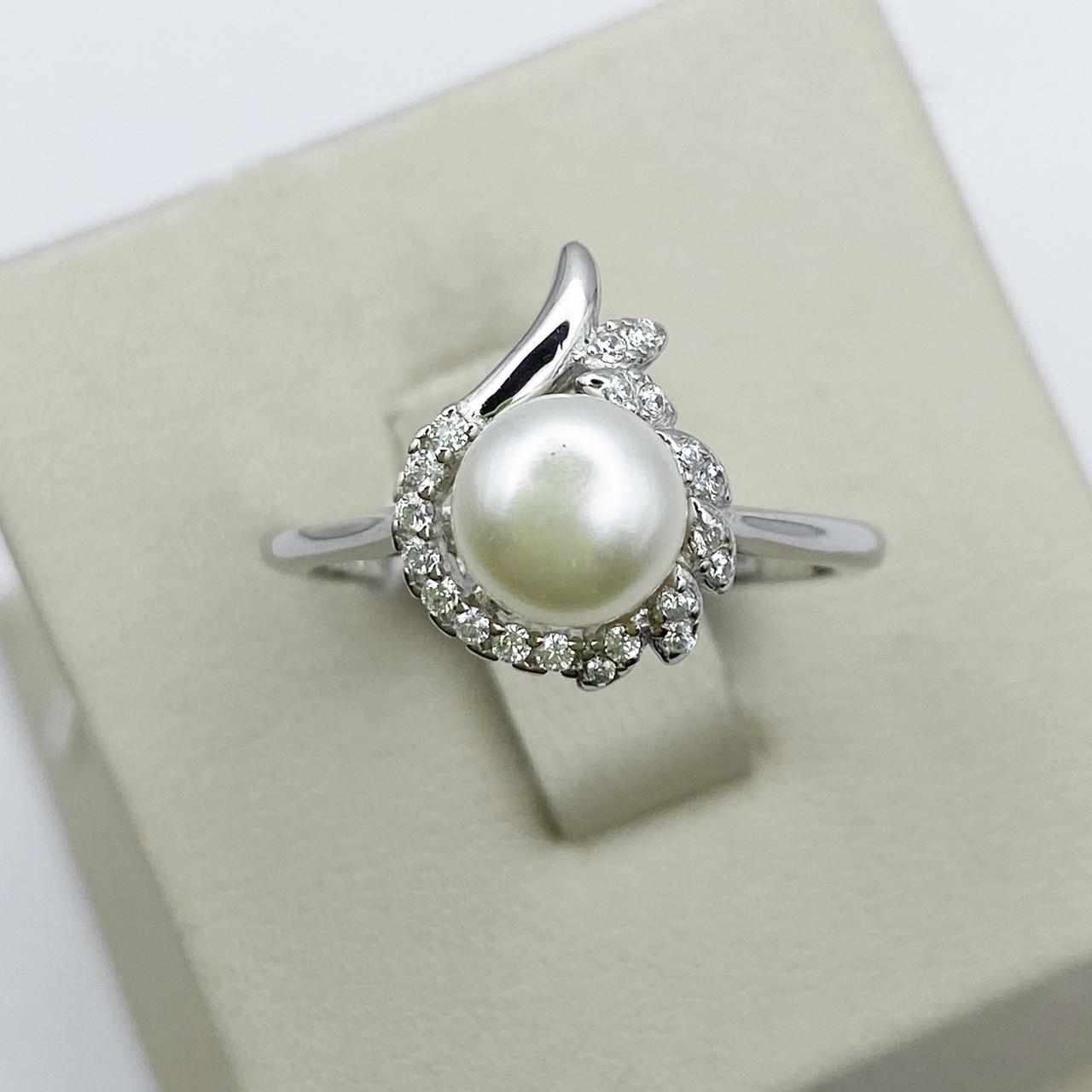 Кольцо серебряное с жемчугом и кубическим цирконием р. 18 2,77 г (1930503935)