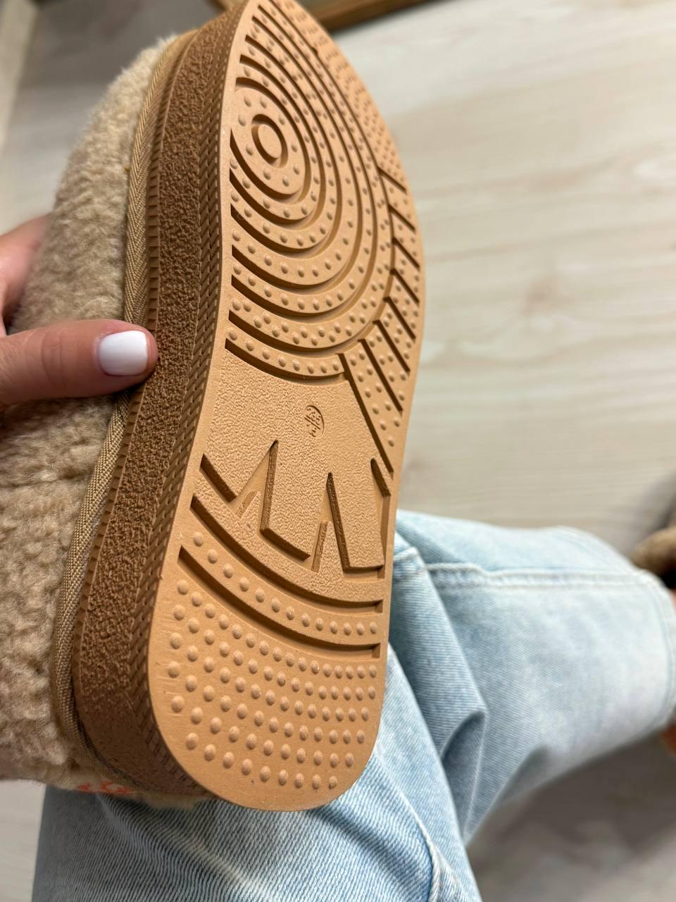 Уггі жіночі Hengji 37-2 з хутром тедді на платформі р. 38 Бежевий (4977) - фото 6 Уггі жіночі Hengji 37-2 з хутром тедді на платформі р. 38 Бежевий (4977) - фото 6