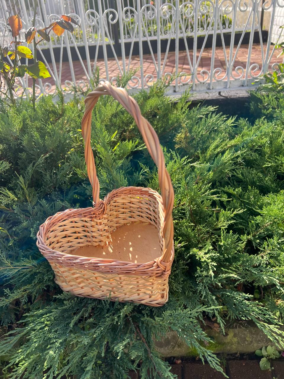 Корзина плетеная из лозы в форме сердца Сімейний Затишок - фото 3 Корзина плетеная из лозы в форме сердца Сімейний Затишок - фото 3