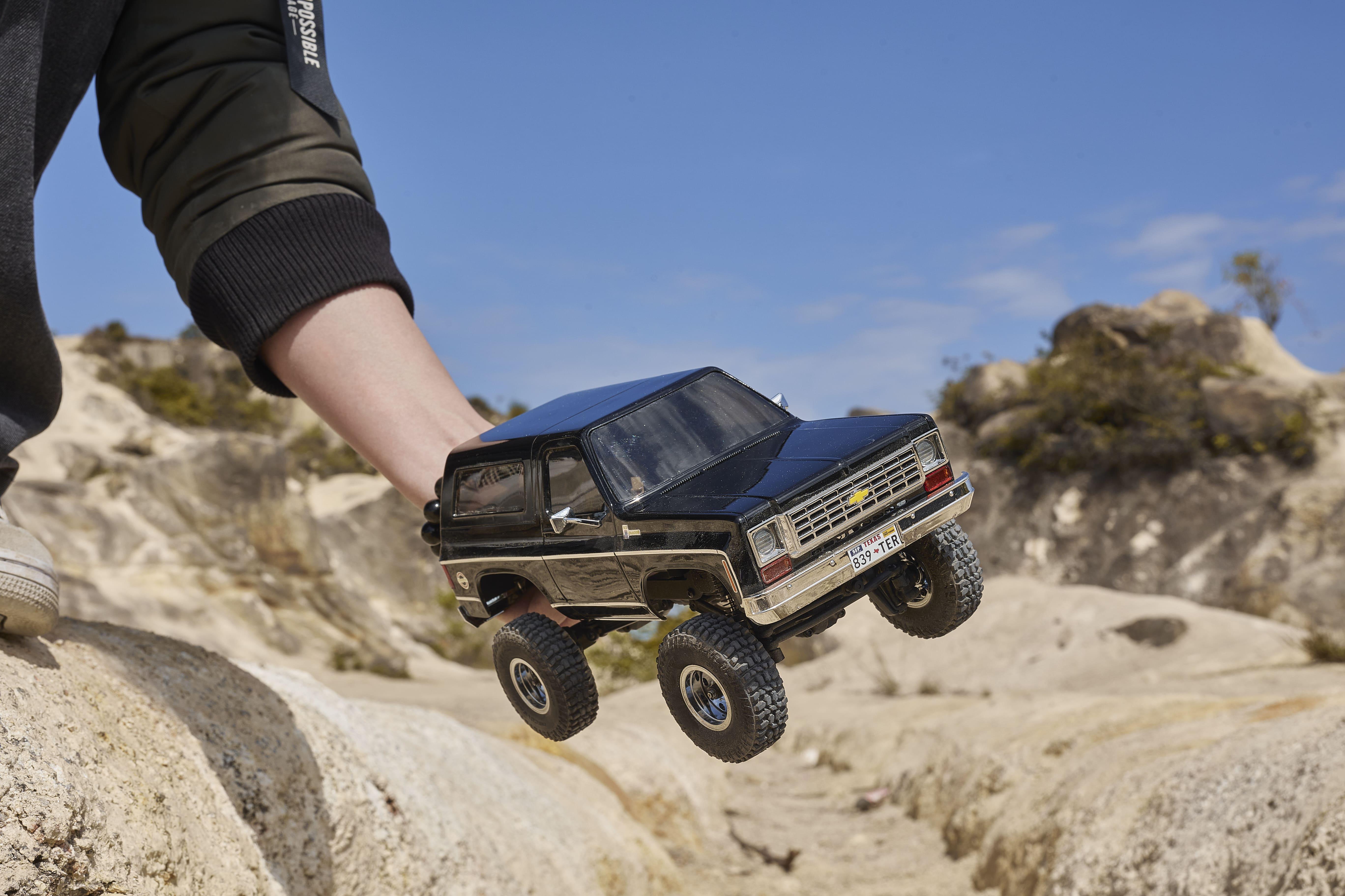 Машинка на радиоуправлении FMS 1:24 FCX24 K5 BLAZE RTR Black - фото 4 Машинка на радиоуправлении FMS 1:24 FCX24 K5 BLAZE RTR Black - фото 4