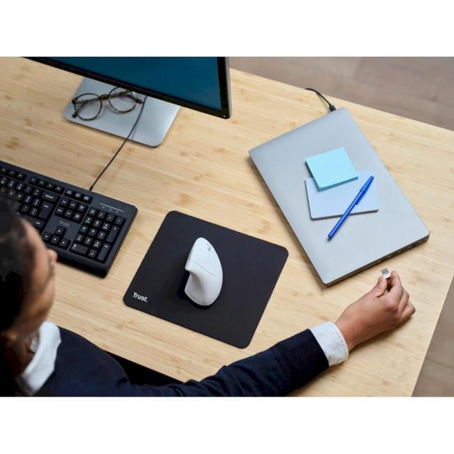 Мышь компьютерная вертикальная Trust Verto Ergonomic Wireless беспроводная 1600 dpi Белый (25132) - фото 9 Мышь компьютерная вертикальная Trust Verto Ergonomic Wireless беспроводная 1600 dpi Белый (25132) - фото 9