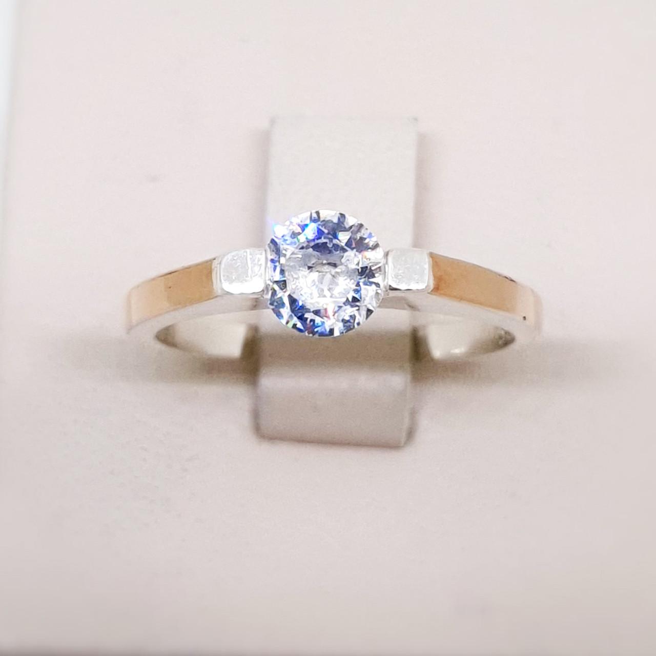 Кольцо серебряное с кубическим цирконием и золотыми пластинами р. 19 2,88 г (1562230949)