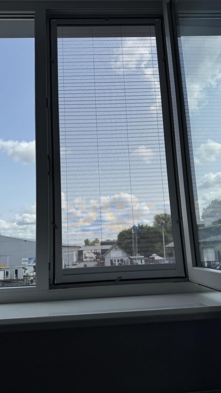 Москітна сітка пліссе з внутрішнім кріпленням для вікон/дверей на балкон/лоджію Коричневий (2712378581) - фото 6 Москітна сітка пліссе з внутрішнім кріпленням для вікон/дверей на балкон/лоджію Коричневий (2712378581) - фото 6