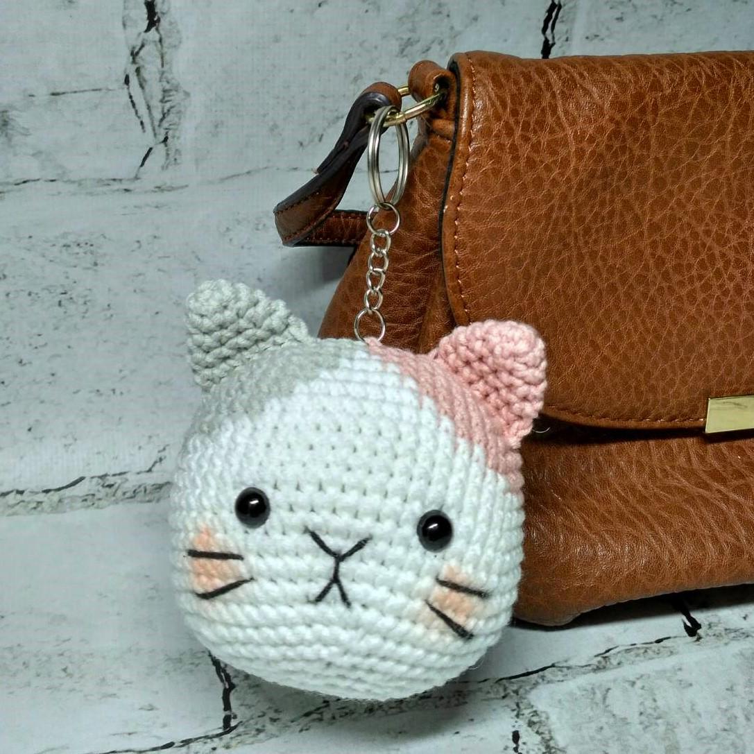 Брелок-игрушка Котик вязаный ручной работы амигуруми 7х6 см (202-82)