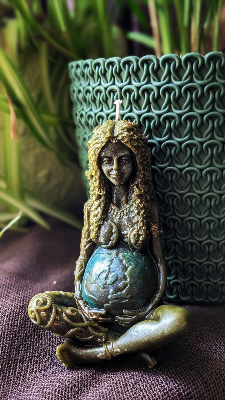 Свеча восковая Гайя