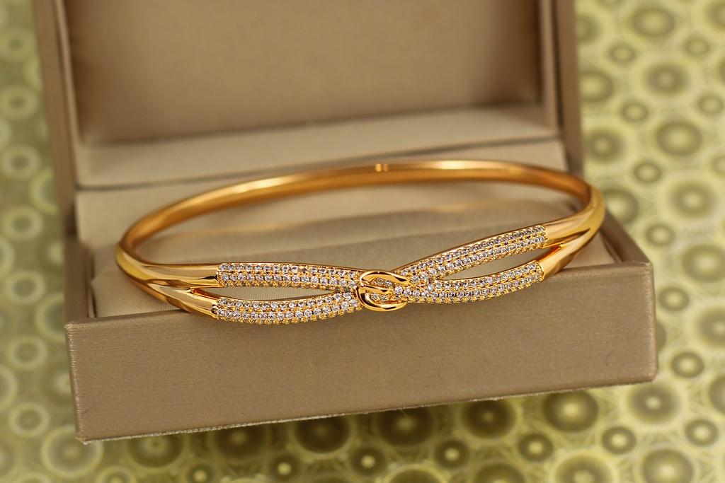 Браслет бенгл Xuping Jewelry Узелок блеска 60 мм на руку 17-19 см Золотистый (30705919) Браслет бенгл Xuping Jewelry Узелок блеска 60 мм на руку 17-19 см Золотистый (30705919)