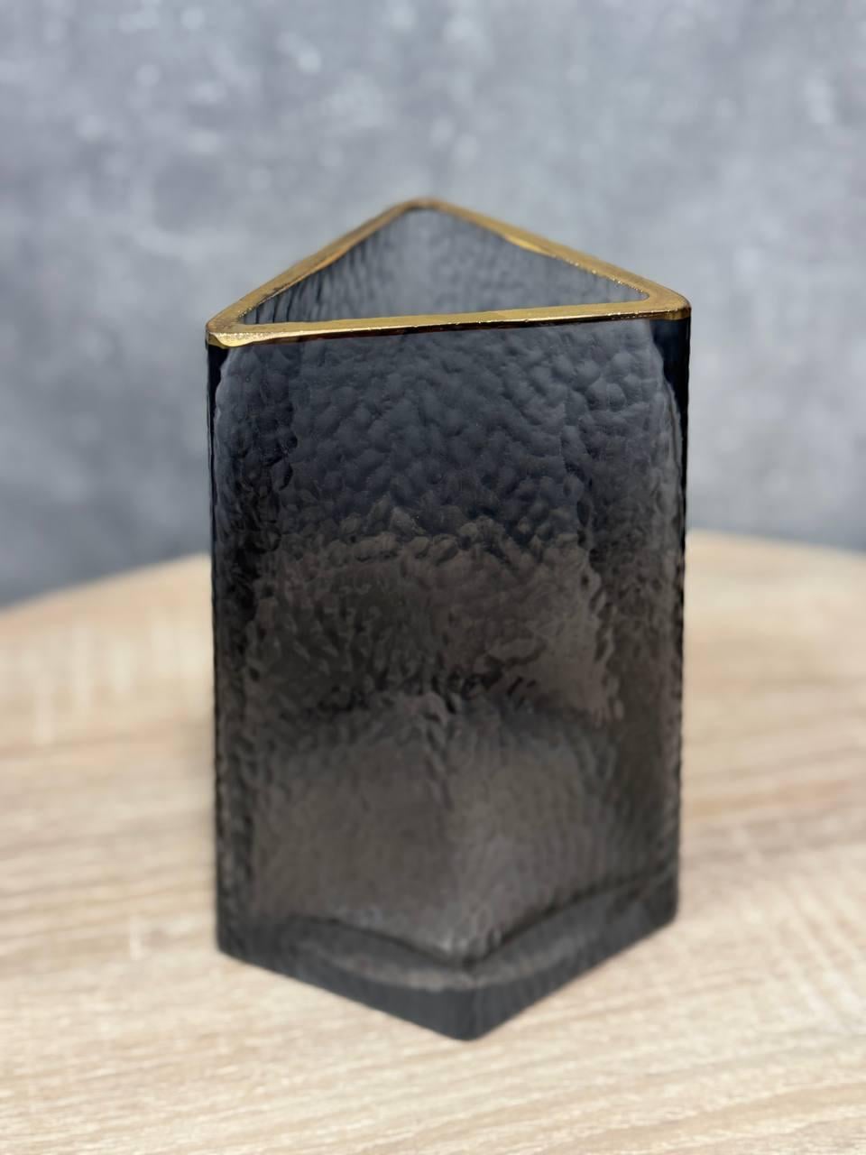 Ваза для цветов YIWU Goldland стеклянная 15,5 см Серый (HP-1711) Ваза для цветов YIWU Goldland стеклянная 15,5 см Серый (HP-1711)