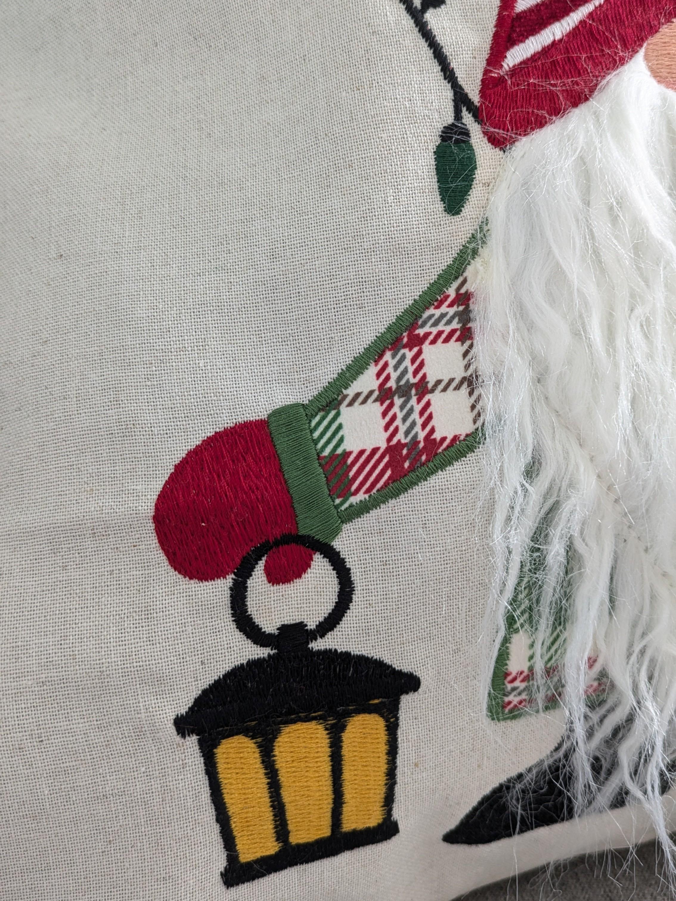 Наволочка новогодняя Гномик с выбитым рисунком 45х45 см (29506082) - фото 6 Наволочка новогодняя Гномик с выбитым рисунком 45х45 см (29506082) - фото 6