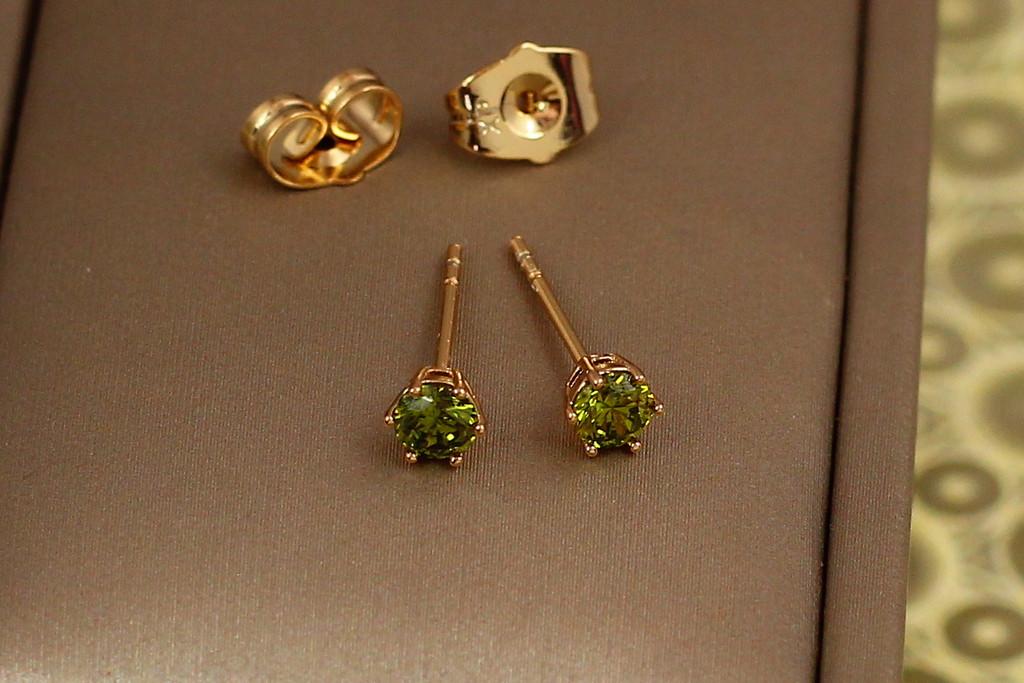 Серьги гвозди Xuping Jewelry камни изумрудные на шесть креплений 4 мм Золотистый (2181134402)