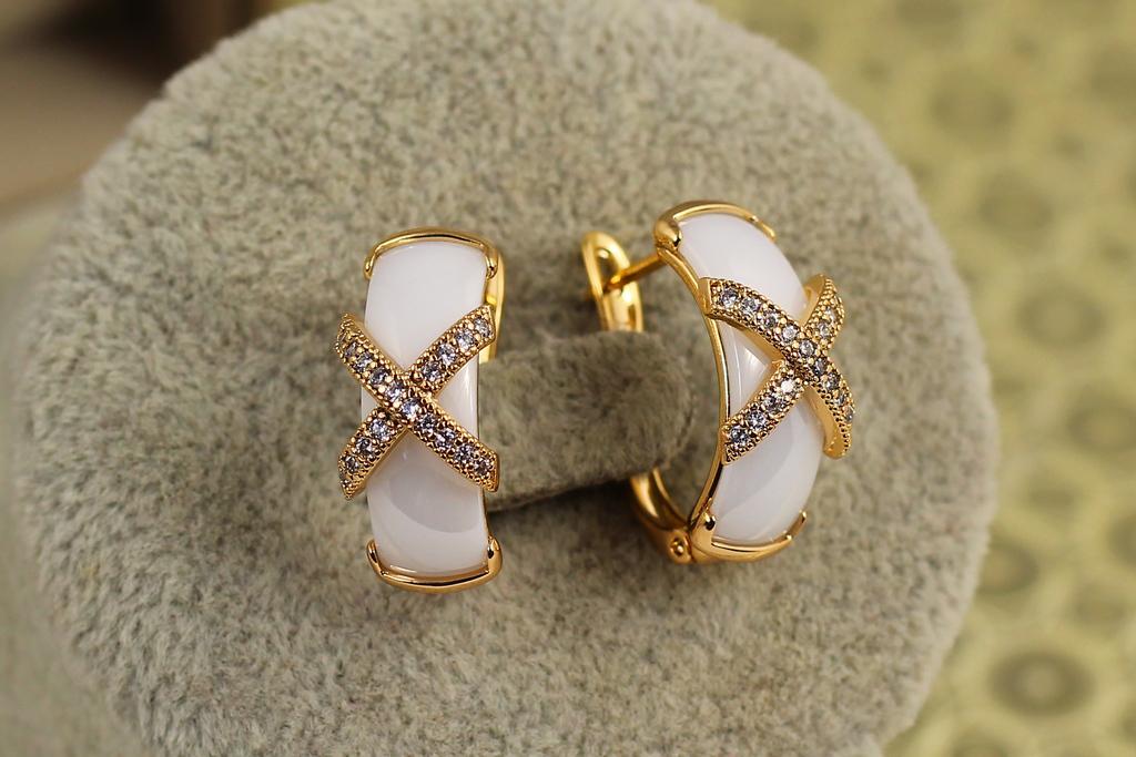 Сережки Xuping Jewelry Золотий перетин з білою керамікою 1,8 см Золотистий (37159029)