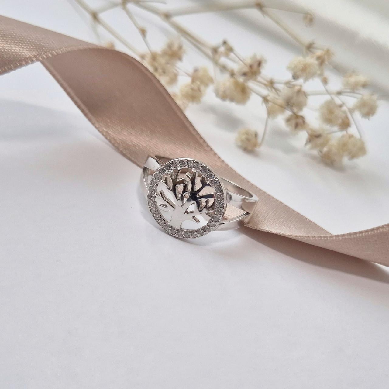 Кольцо дерево с белыми камнями серебро 925 пробы родированное 2,70 г р. 18,5 (45183р)