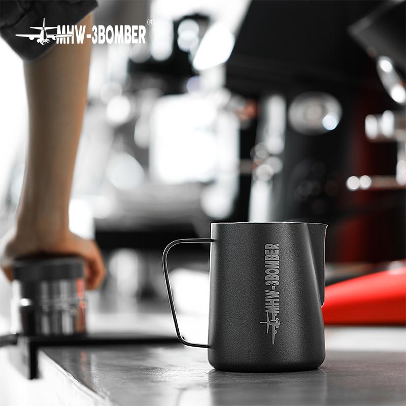 Питчер с ручкой для молока MHW-3BOMBER 3.0 450 мл Matte Black (P3025B) - фото 2 Питчер с ручкой для молока MHW-3BOMBER 3.0 450 мл Matte Black (P3025B) - фото 2