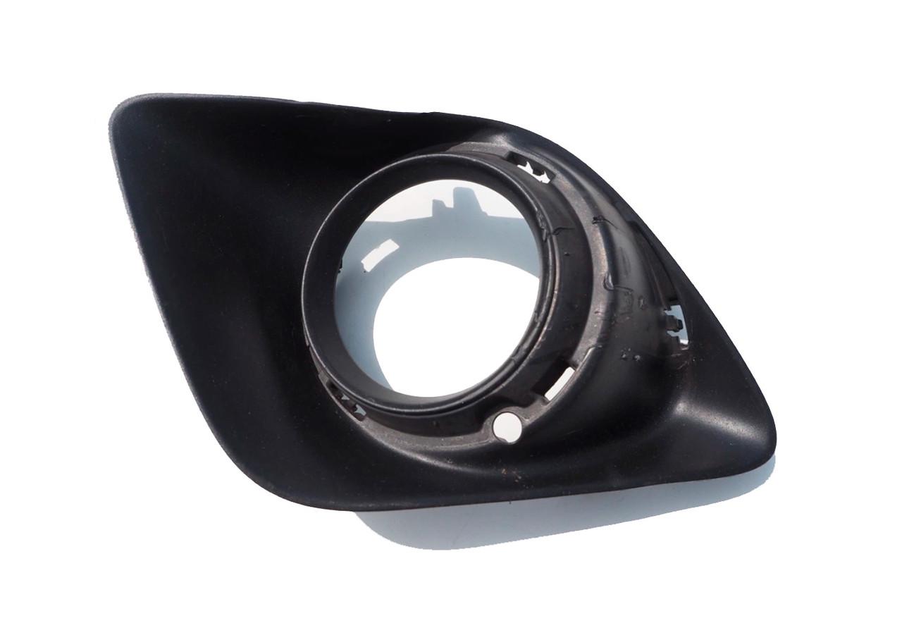 Решетка бампера AVTM Mitsubishi ASX 10-13 левая с отверстиями для противотуманок без хрома 4819 903