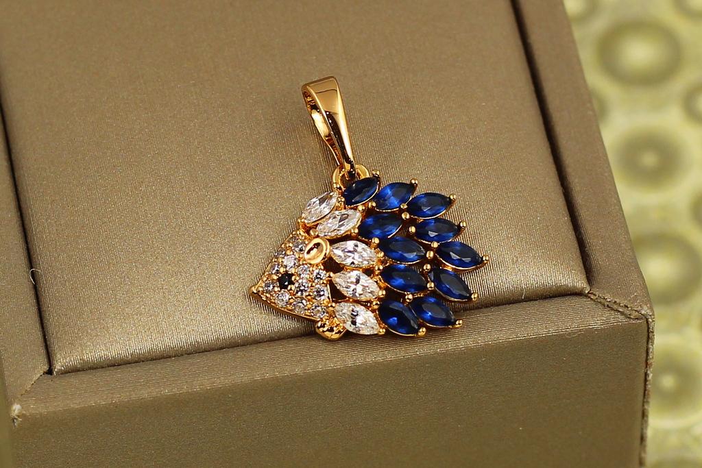 Кулон Xuping Jewelry ежик с синими камнями 1,5 см золотистый