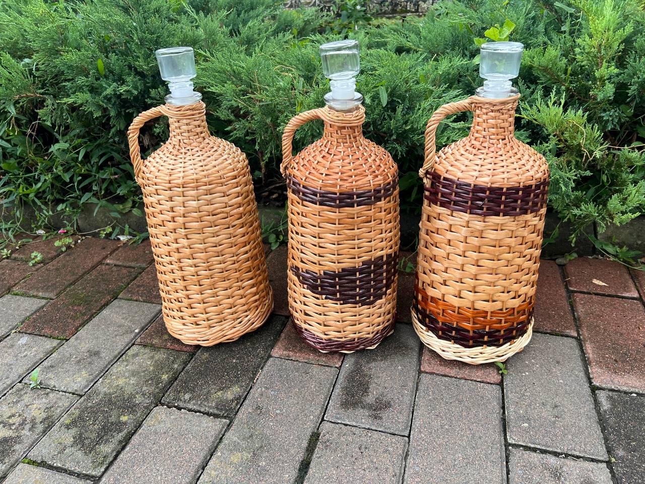 Бутель плетений з лози з темними декоративними вставками 3 л ручна робота - фото 3 Бутель плетений з лози з темними декоративними вставками 3 л ручна робота - фото 3