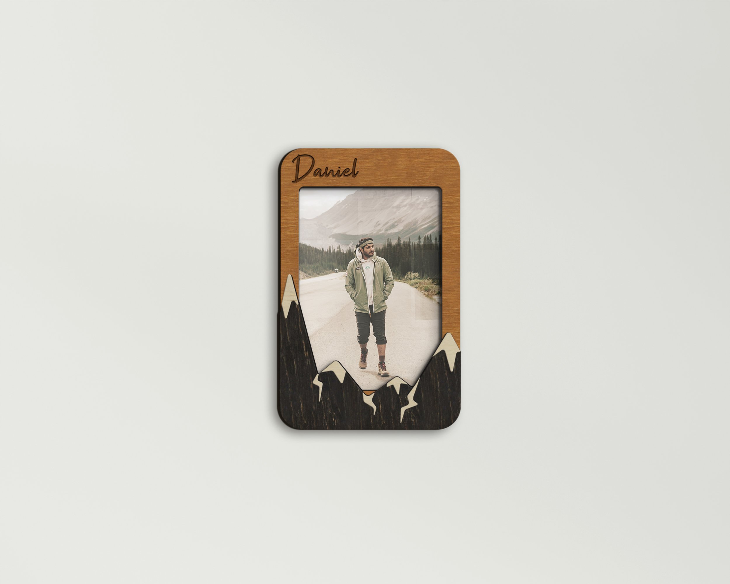 Фоторамка деревянная The Frame Depot Горные вершины под персонализацию Светло-коричневый (mountain_5x7_vertical-1) - фото 1 Фоторамка деревянная The Frame Depot Горные вершины под персонализацию Светло-коричневый (mountain_5x7_vertical-1) - фото 1