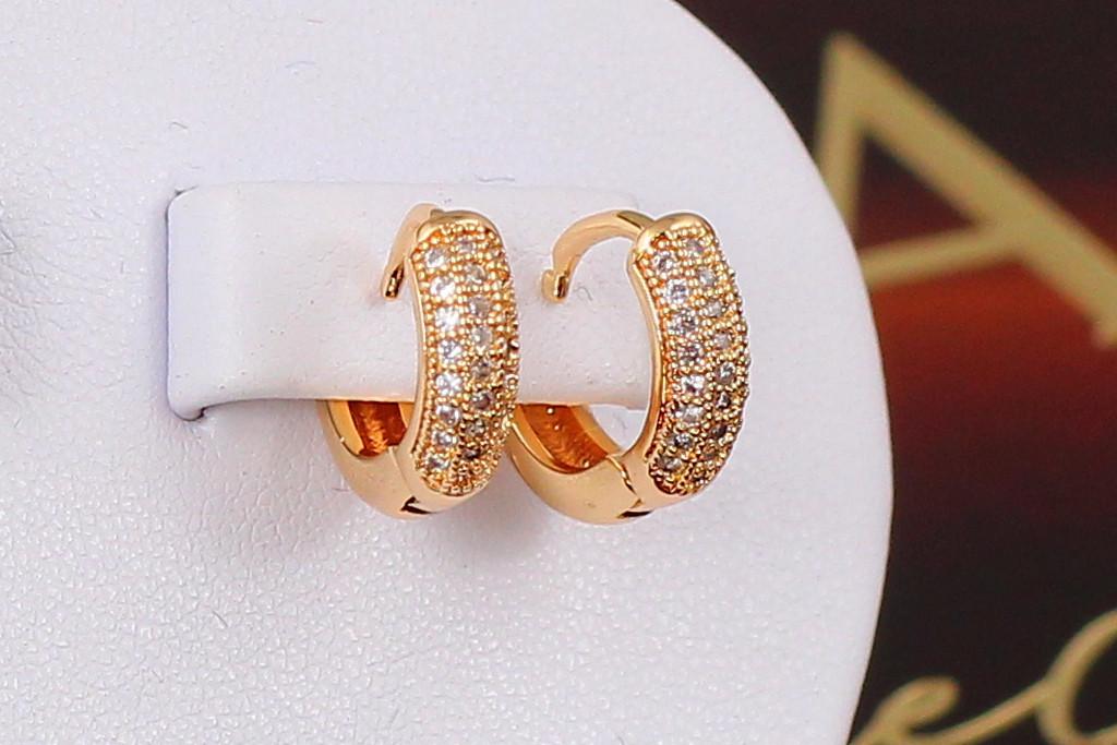 Серьги кольца Хuping Jewelry спереди три дорожки из камней 1,2 см Золотистый