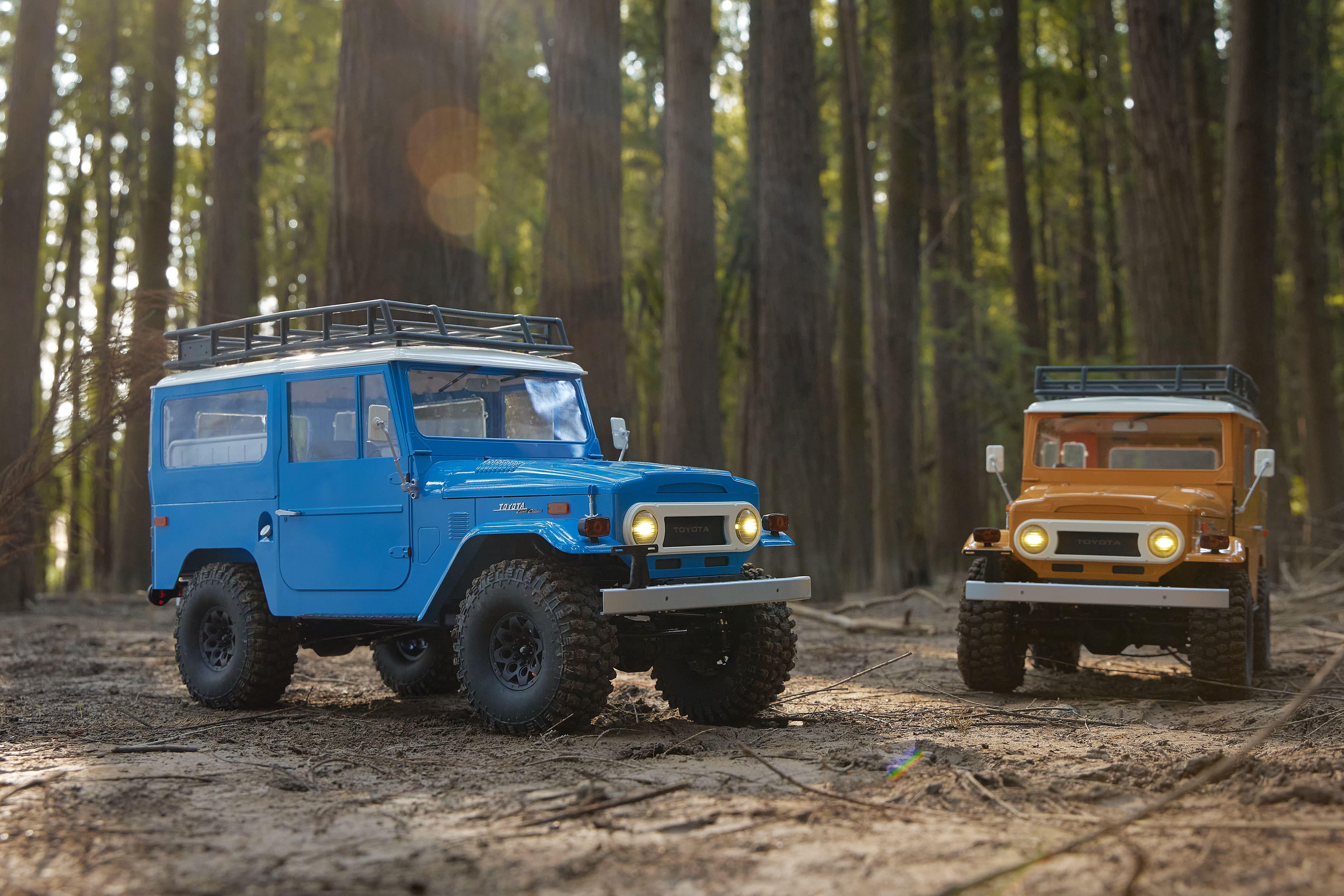 Машинка на радиоуправлении FMS 1:10 Toyota Land Cruiser FJ40 RS Blue - фото 19 Машинка на радиоуправлении FMS 1:10 Toyota Land Cruiser FJ40 RS Blue - фото 19
