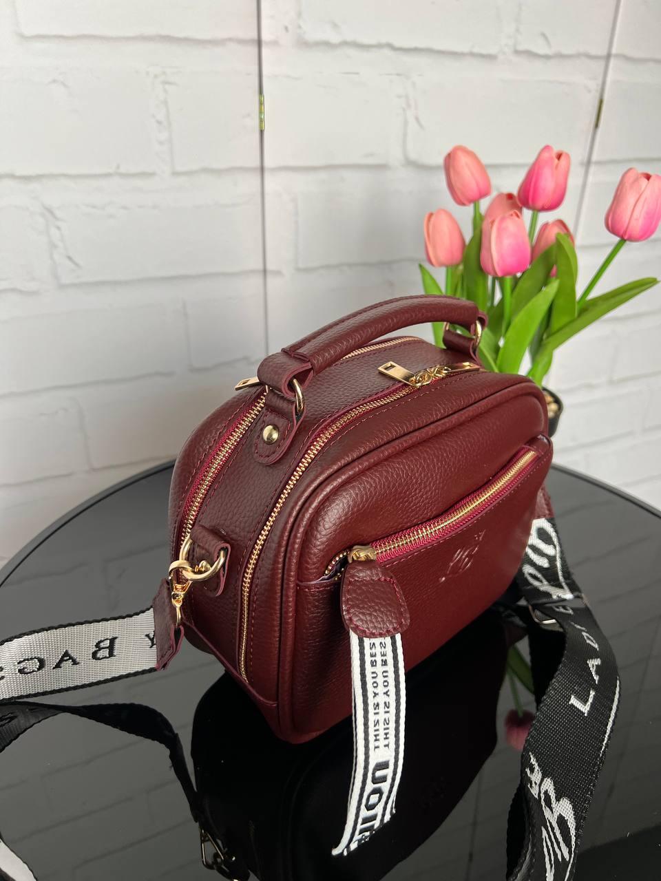Сумка женская кросс-боди маленькая из экокожи через плечо на широком ремне Бордовый - фото 4