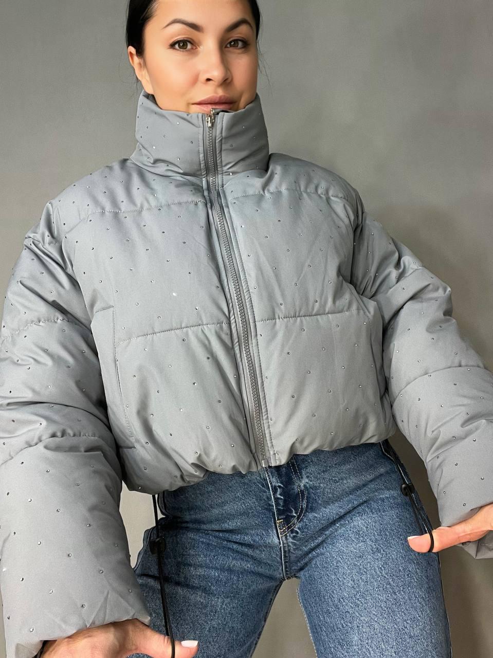 Куртка жіноча Haiziyuan 7165 укорочена пуффер з розсипом камінців демісезонна без капюшона оверсайз L Сірий (3310) - фото 7