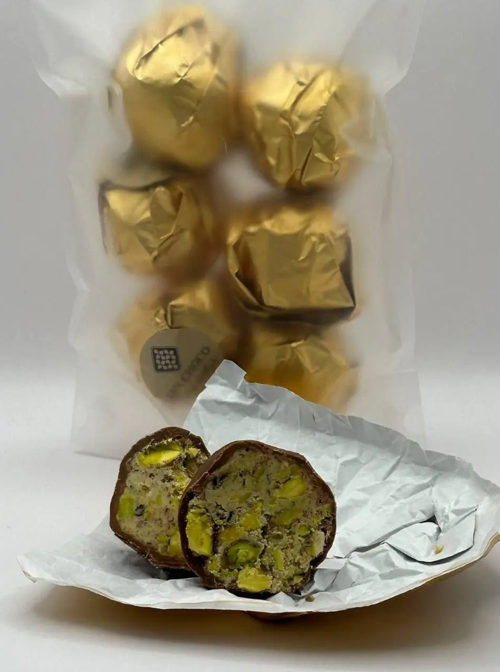 Дубайские конфеты №3106 фисташка/миндаль 1 шт. 39 г Дубайские конфеты №3106 фисташка/миндаль 1 шт. 39 г