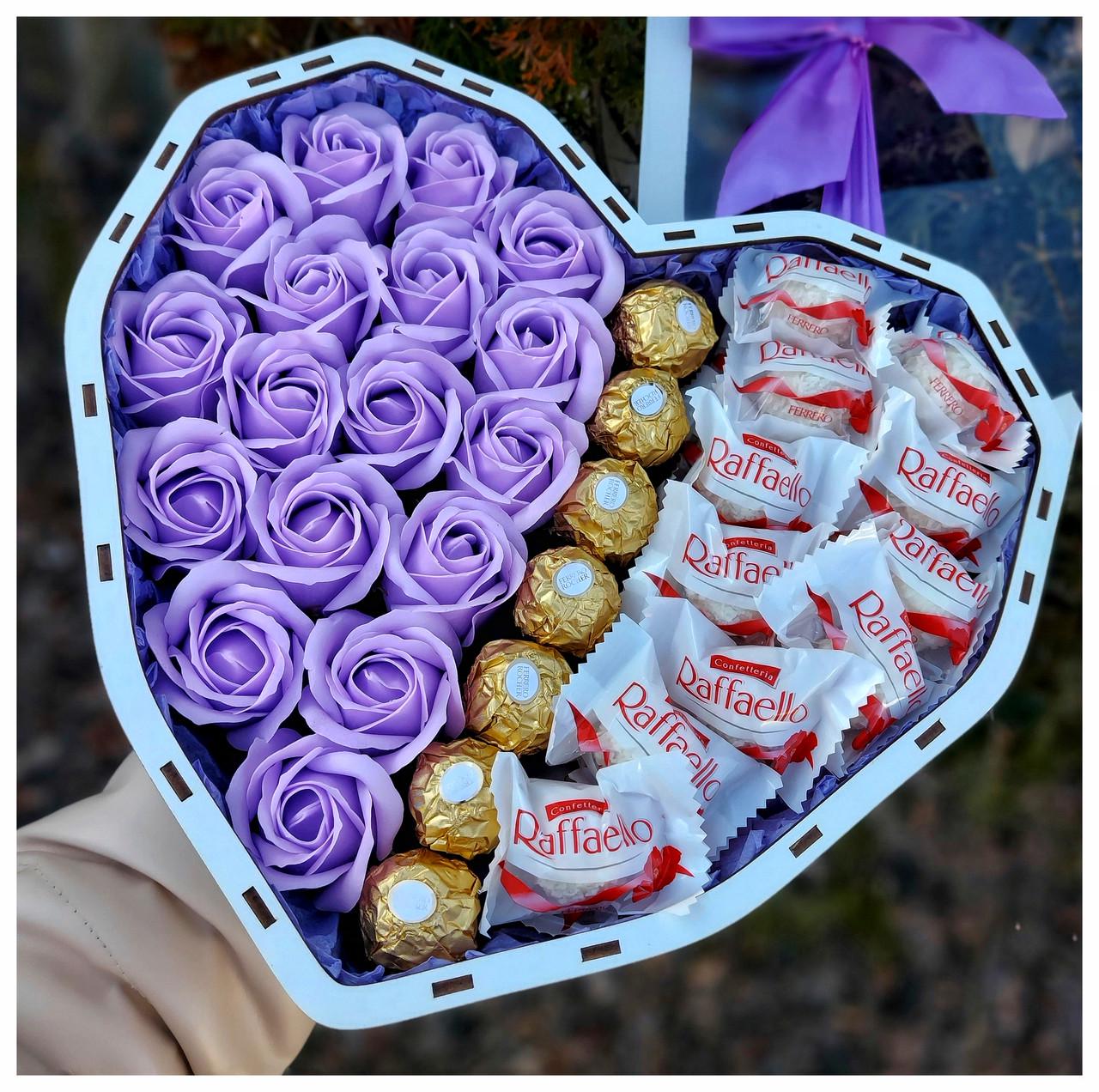 Подарунковий бокс Серце з мильними трояндами та ферерро роше 23 шт. Фіолетовий (1742991945) - фото 4