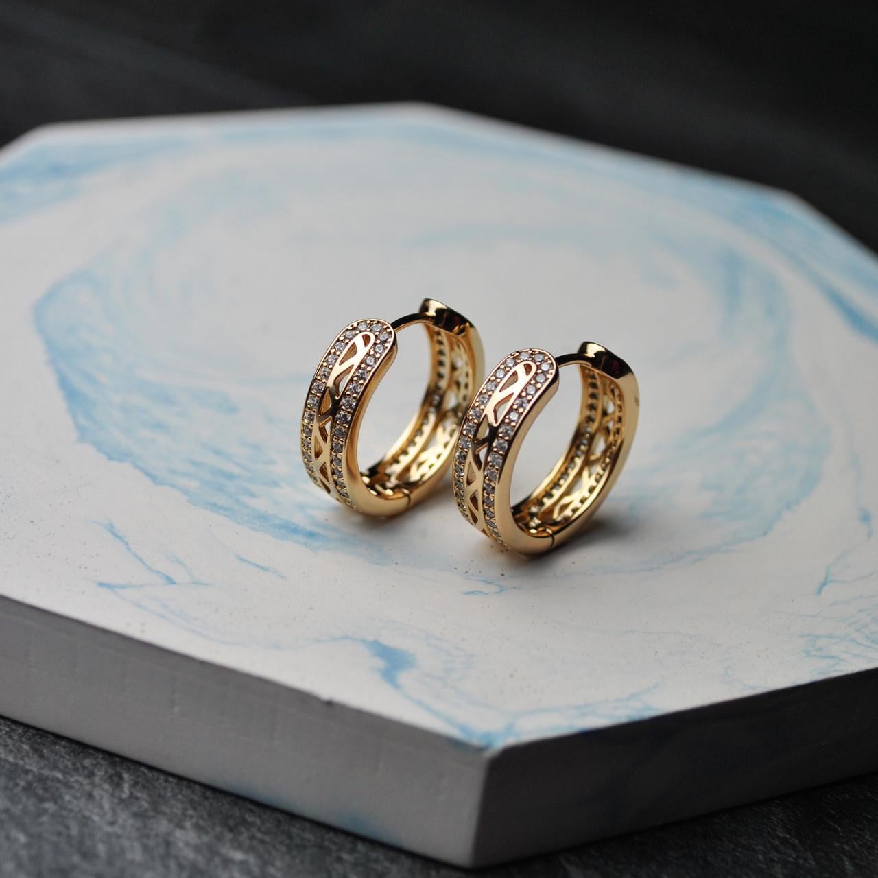 Сережки кольца с узором медицинская сталь позолота (x184-2)