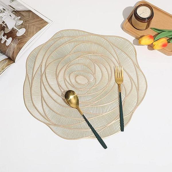 Килимок під тарілки L00177-1 Квітка 38 см 4 шт. Золотистий (L00177-1) - фото 2