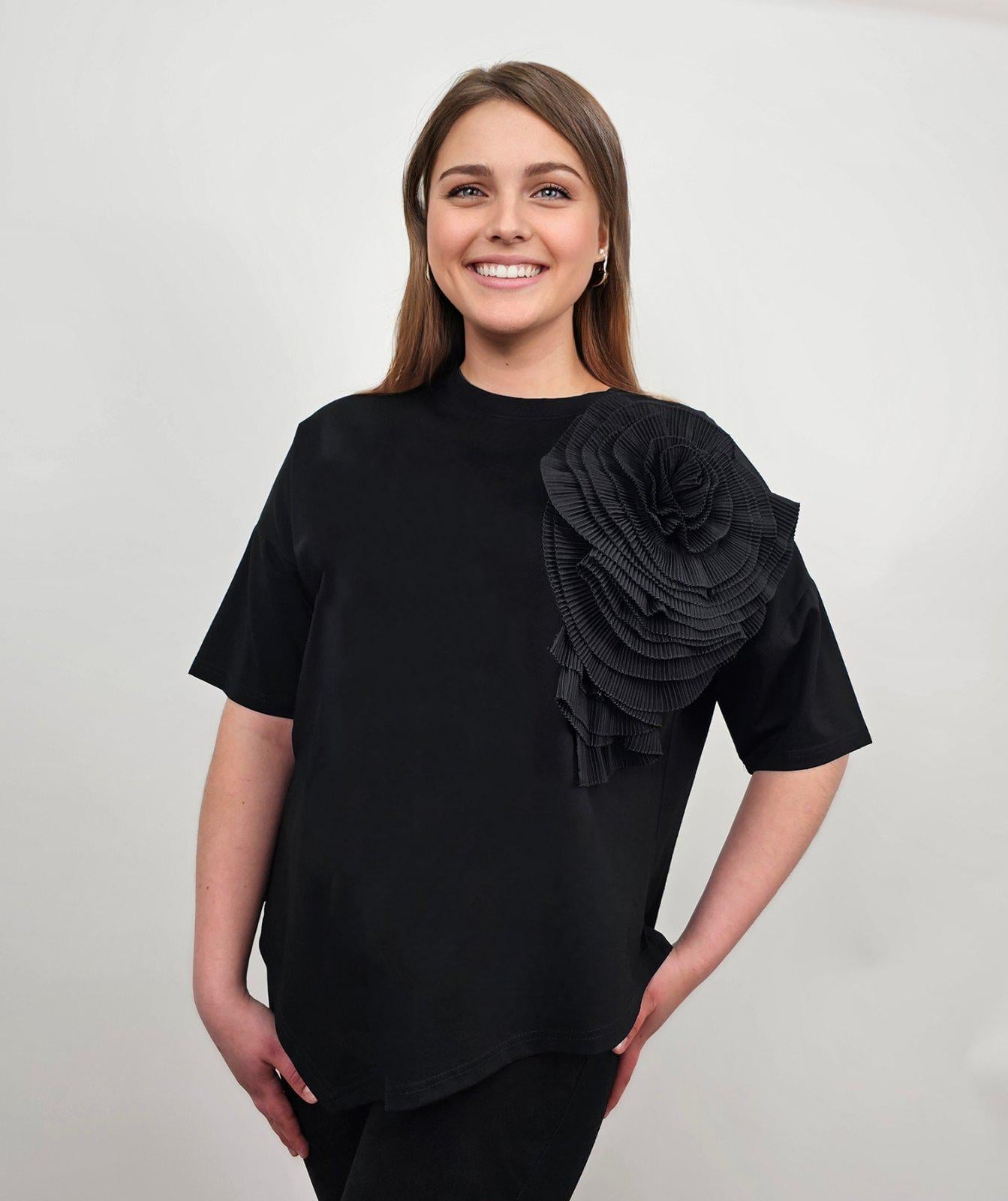 Футболка женская с плиссированным цветком на плече L/2XL Черный (26057861)