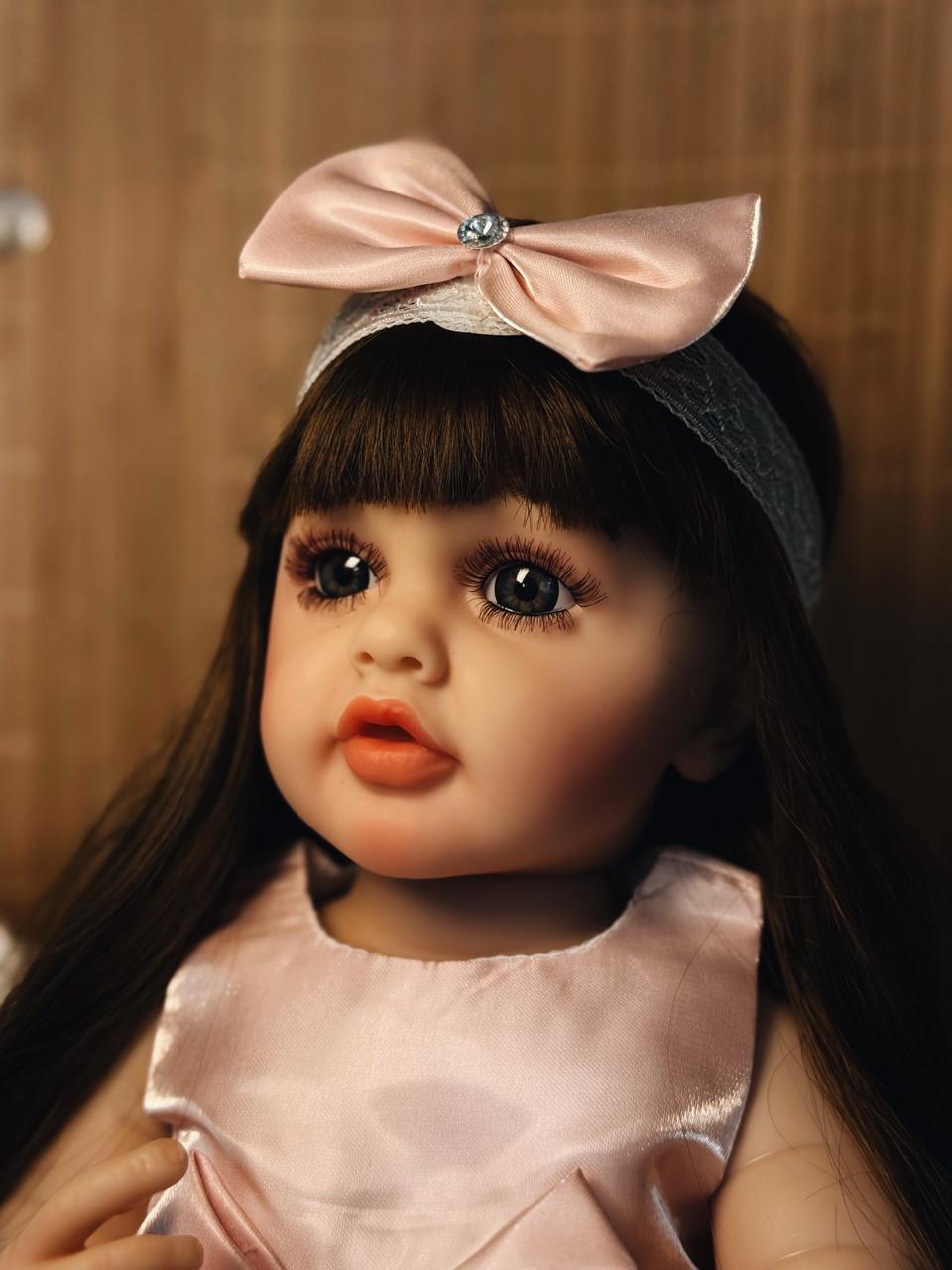 Кукла кукла реалистичная KEIUMI винил-силиконовая в платье с повязкой и аксессуары 55 см Бежевый - фото 3 Кукла кукла реалистичная KEIUMI винил-силиконовая в платье с повязкой и аксессуары 55 см Бежевый - фото 3