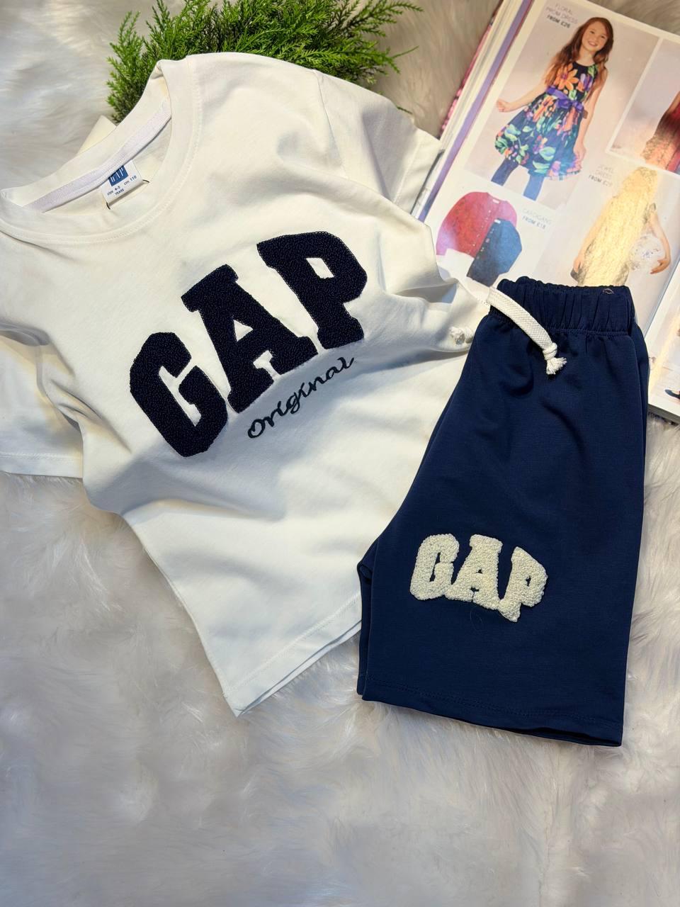 Костюм на мальчика GAP футболка/шорты 98-104 см Белый/Темно-синий (34497515)