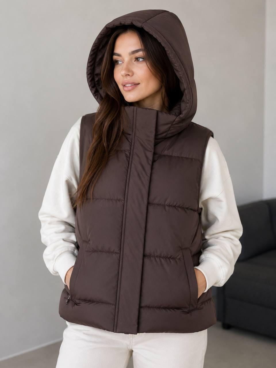 Жилетка женская Lady Yep 7015-2 с капюшоном средняя длина р. 42 Коричневый (7558) Жилетка женская Lady Yep 7015-2 с капюшоном средняя длина р. 42 Коричневый (7558)