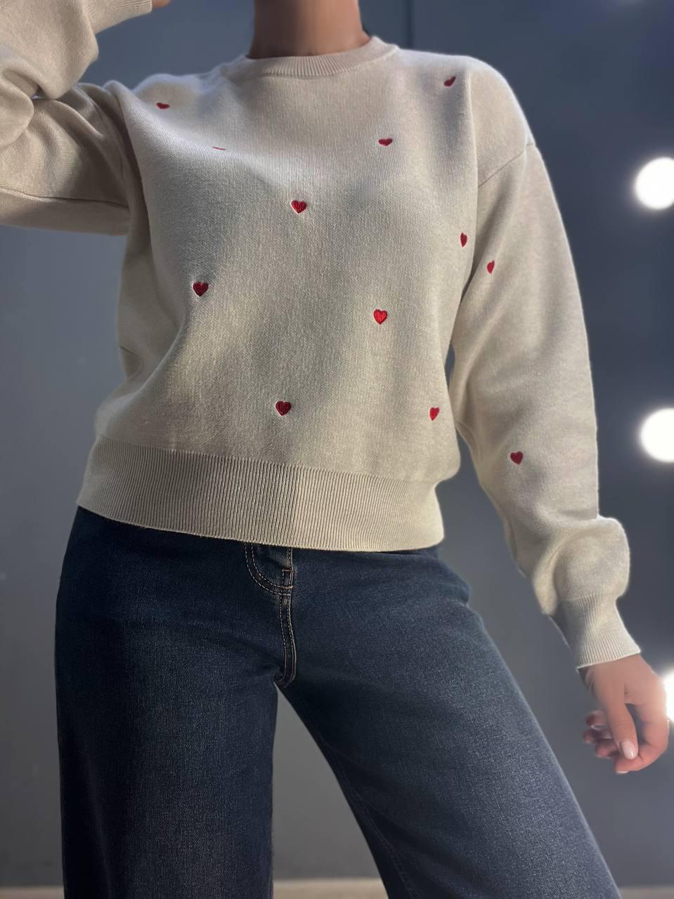 Свитер женский A-N 7075 широкий вышитые сердца OS Бежевый (2916) - фото 6