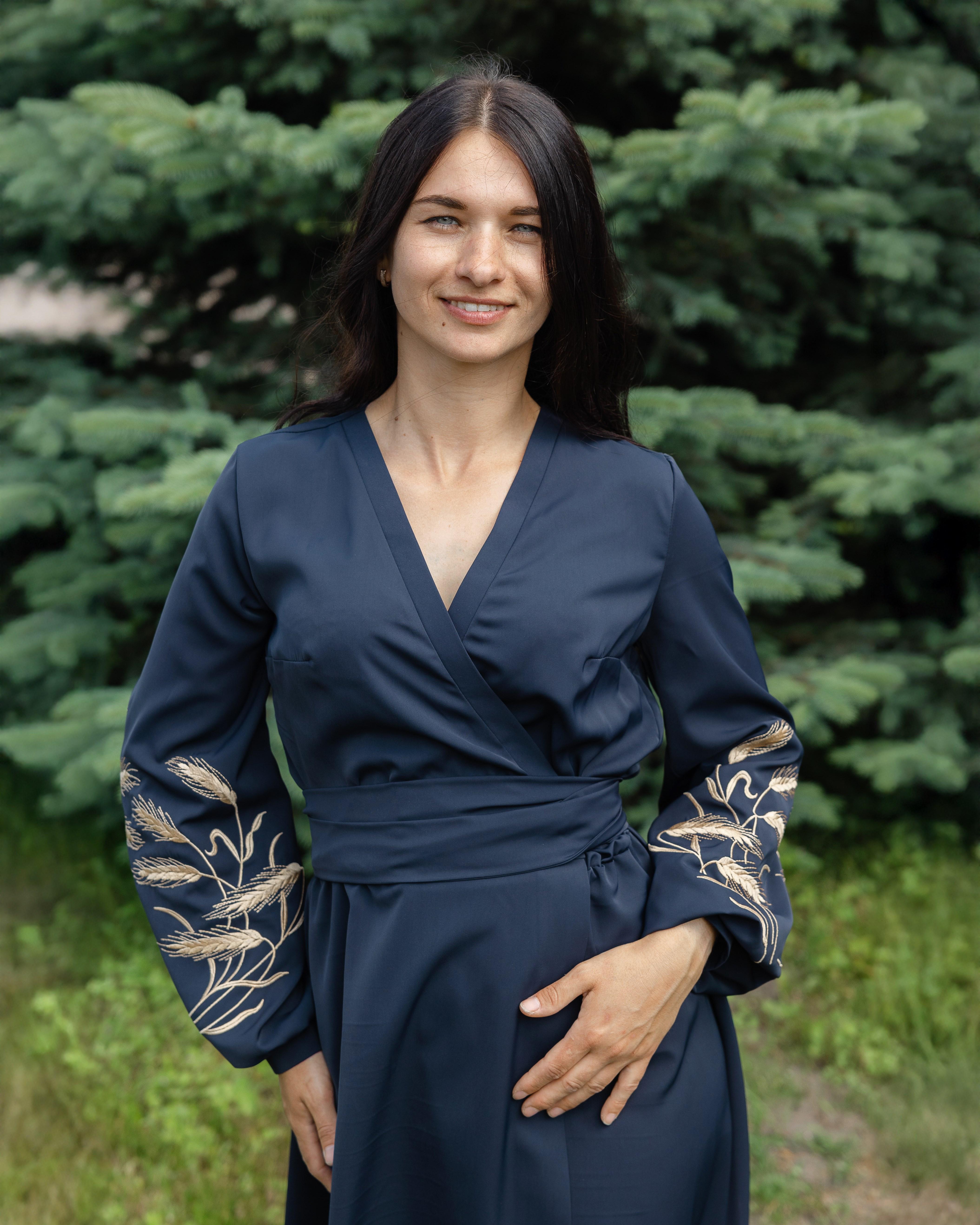 Платье с вышивкой на рукавах Элегия M (0002210-M) - фото 7 Платье с вышивкой на рукавах Элегия M (0002210-M) - фото 7