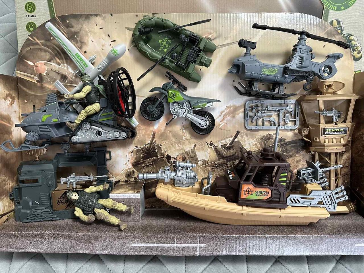 Дитячий набір солдатів з транспортом (F17-3) - фото 3