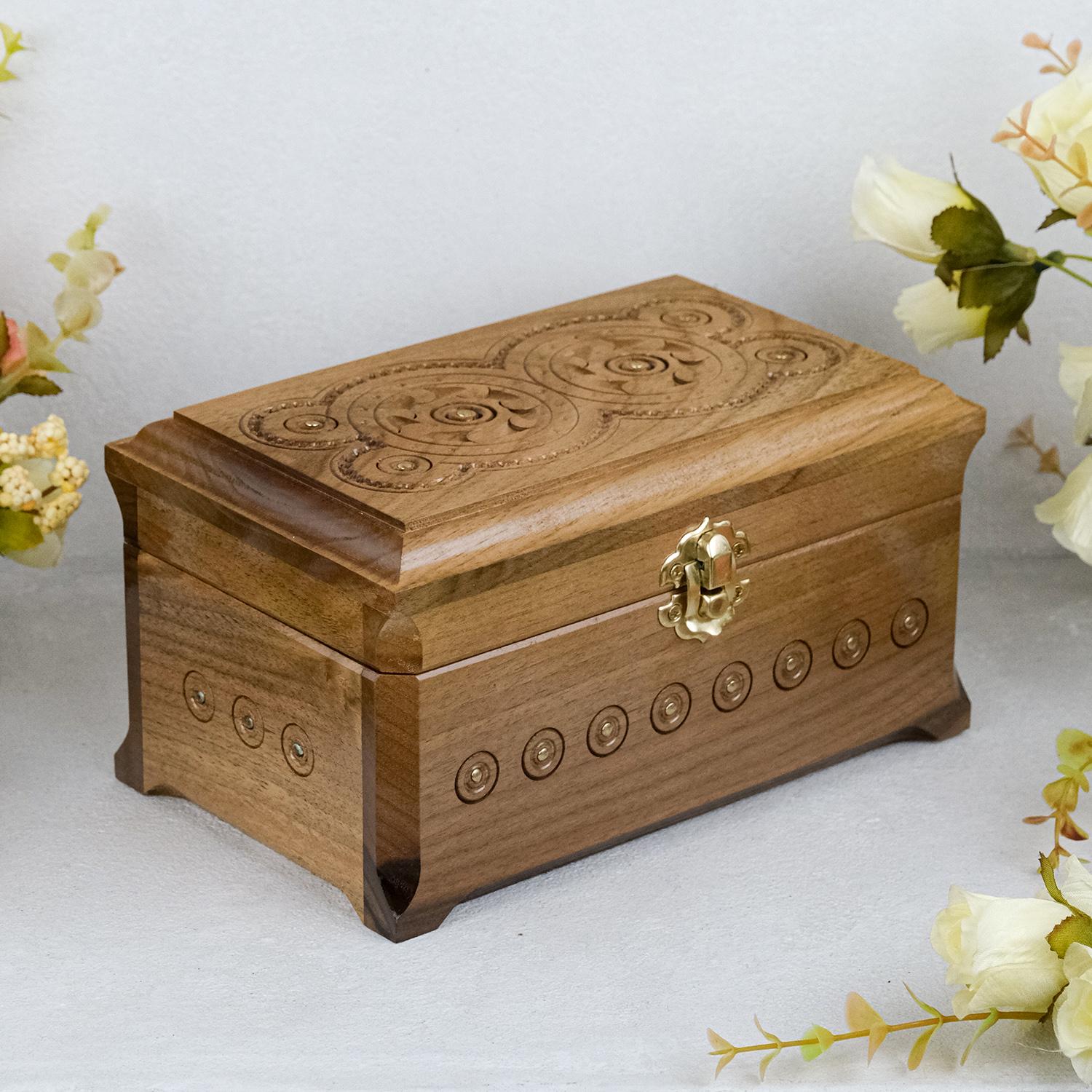 Шкатулка Гранд Презент СДАР 019Г деревянная резная орех 19х11 см (24548)