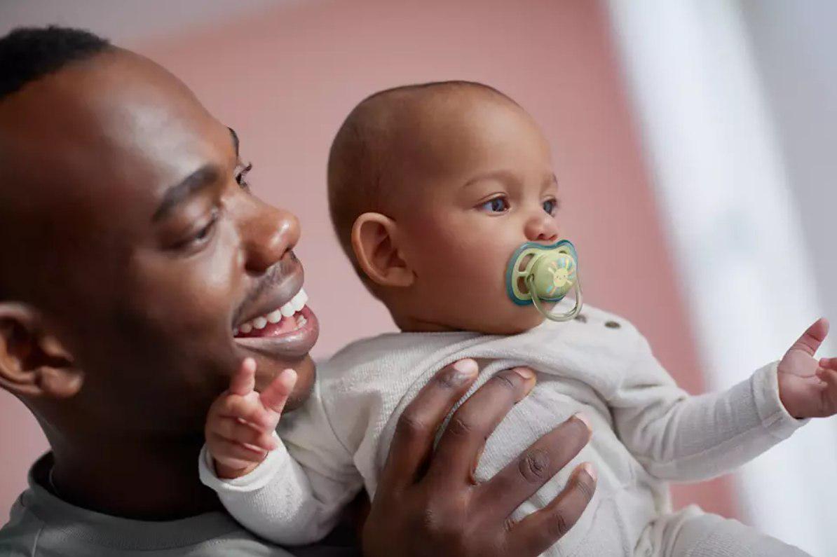 Пустышка Philips Avent Ultra Air для мальчиков 0-6 месяцев 2 шт.(143206) - фото 4 Пустышка Philips Avent Ultra Air для мальчиков 0-6 месяцев 2 шт.(143206) - фото 4